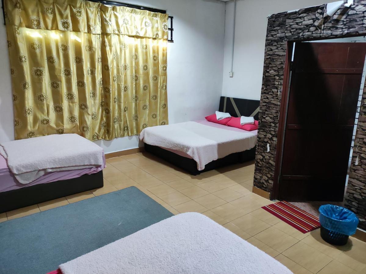 Kencana Guest House Pantai Cenang  Exteriör bild
