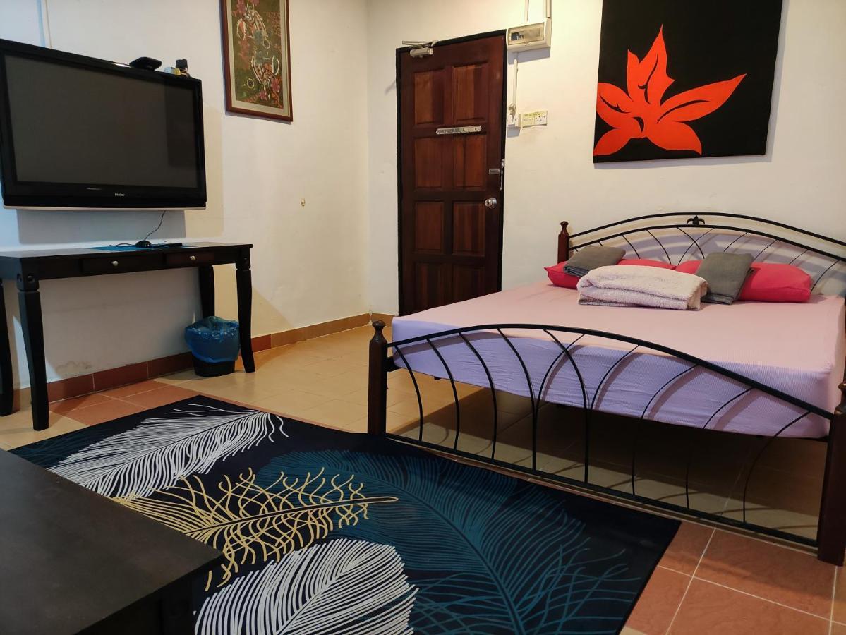 Kencana Guest House Pantai Cenang  Exteriör bild