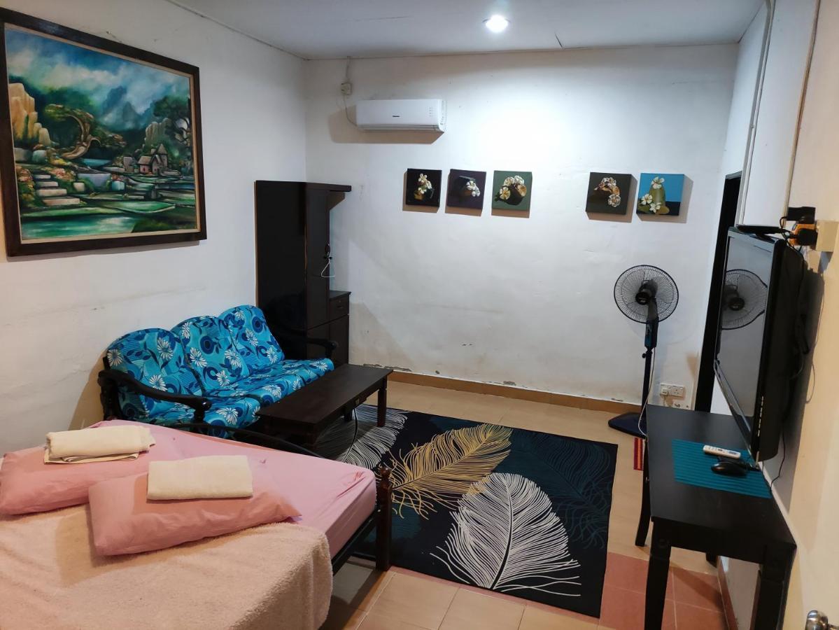 Kencana Guest House Pantai Cenang  Rum bild
