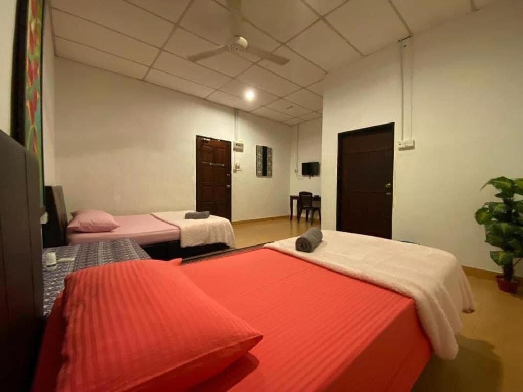 Kencana Guest House Pantai Cenang  Exteriör bild